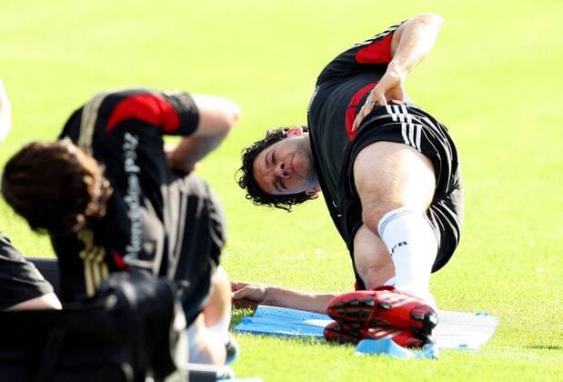 Michael Ballack (Deutschland, re.) -  Fußball EM Herren Vorschau Euro 2008, Nationalteam, Training, Vdig Gruppe Tenero Fußball EM Herren Vorschau Euro 2008, Nationalteam, Training, Vdig Gruppe Tenero