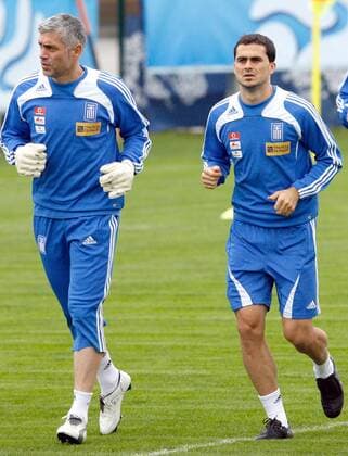 Torwart Antonios Nikopolidis (li.) und Vasileios Torosidis (beide Griechenland) -  Fußball EM Herren Vorschau Euro 2008, Nationalmannschaft, Training Gruppe Seekirchen