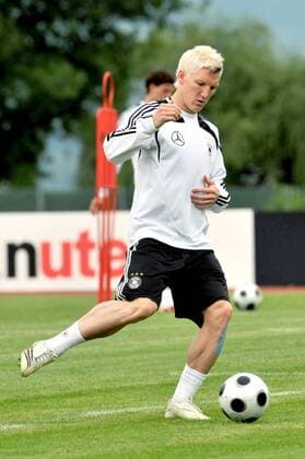 Bastian Schweinsteiger (Deutschland) -  Fußball EM Herren Vorschau Euro 2008, Nationalmannschaft, Training Einzelbild Tenero Dynamik, Fußball EM Herren Vorschau Euro 2008, Nationalmannschaft, Training Einzelbild Tenero Dynamik,