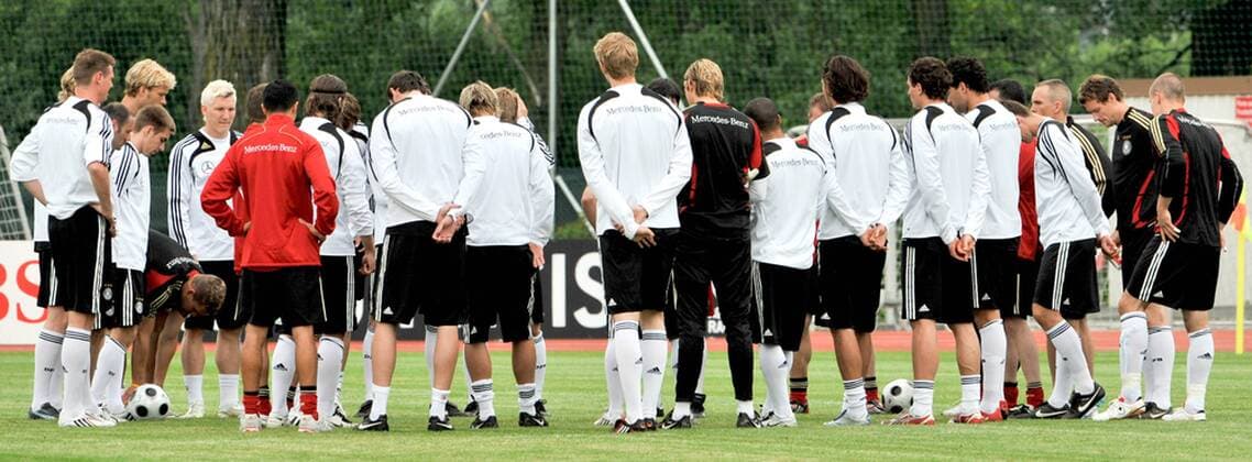 Mannschaftsbesprechung Deutschland -  Fußball EM Herren Vorschau Euro 2008, Nationalmannschaft, Training Totale Tenero Fußball EM Herren Vorschau Euro 2008, Nationalmannschaft, Training Totale Tenero