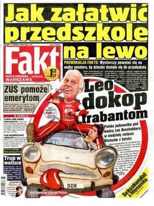 NUR ALS AUSRISS VERWENDEN: Die Boulevardzeitung Fakt hofft mit einem Trabbi reitenden Nationaltrainer Leo Beenhakker (Polen) bei der EURO 2008 Michael Ballack (Deutschland) die Zügel aus der Hand zu nehmen - (EN20080942) Fußball EM Herren Vorschau EURO 2008, Nationalmannschaft, Gruppe B, Vdig Einzelbild o0 Boulevard Boulevardpresse Unterwerfung, Überlegenheit, Fußball EM Herren Vorschau EURO 2008, Nationalmannschaft, Gruppe B, Vdig Einzelbild o0 Boulevard Boulevardpresse Unterwerfung, Überlegenheit,