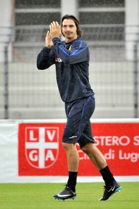 Zlatan Ibrahimovic (Schweden) spendet Applaus -  Fußball EM Herren Vorschau Euro 2008, Nationalteam, Training, Trainingslager Einzelbild Lugano