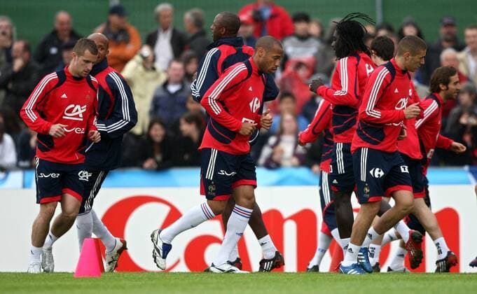Training Frankreich, vorn v.li.: Francois Clerc, Thierry Henry und Karim Benzema -  Fußball EM Herren Vorschau EURO 2008, Nationalmannschaft, Training Gruppe Clairefontaine