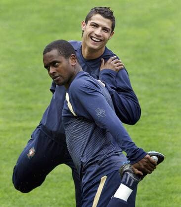 Cristiano Ronaldo (hi.) und Miguel (beide Portugal) -  - NOxONLINExUSE Fußball EM Herren Vorschau Euro 2008,.Nationalmannschaft, Training Gruppe Neuchatel