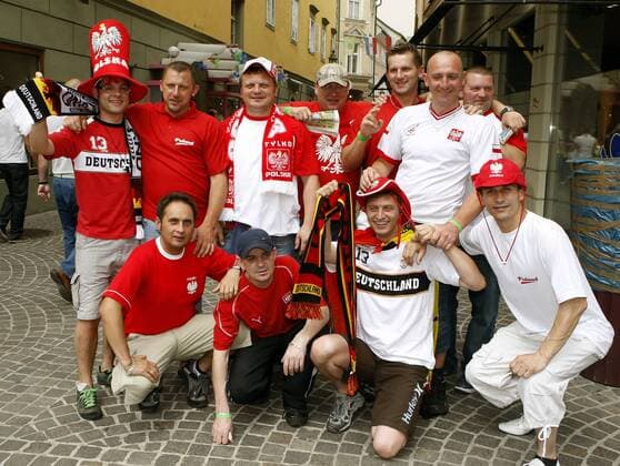 Verbrüderung zwischen deutschen und polnischen Fans in Klagenfurt Fußball EM Herren Euro 2008, Länderspiel, Nationalmannschaft, Deutschland - Polen Totale Klagenfurt Harmonie,