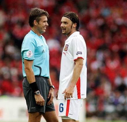 FIFA Schiedsrichter Roberto Rosetti (Italien) und Marek Jankulovski (Tschechien) -  Fußball EM Herren EURO 2008, Länderspiel, Nationalmannschaft, Nationaltrikot, Vdig Gruppe Basel Fußball EM Herren EURO 2008, Länderspiel, Nationalmannschaft, Nationaltrikot, Vdig Gruppe Basel