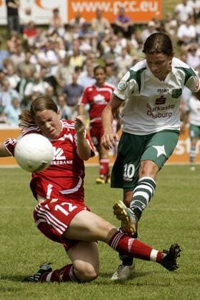 Meike Weber (FFC Frankfurt, li.) gegen Patricia Hanebeck (Duisburg) Fußball 1. BL Damen Saison 2007 2008, Frauen, Frauenfußball, FCR 2001 Duisburg - 1. FFC Frankfurt 1:1 Gruppe Duisburg Dynamik, Fußball 1. BL Damen Saison 2007 2008, Frauen, Frauenfußball, FCR 2001 Duisburg - 1. FFC Frankfurt 1:1 Gruppe Duisburg Dynamik,