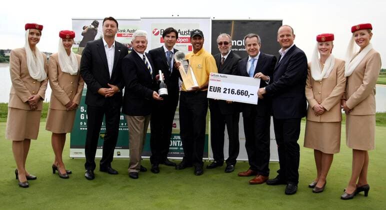 Siegerehrung Bank Austria Golf Open 2008, v.li.: Edwin Weindorfer (Geschäftsführer Emotion Sportmanagement GmbH), Stellvertretender Landeshauptmann Ernest Gabmann, Robert Zadrazil (Chief Operating Officer... - Golf Herren Bank Austria Golf Open 2008, PGA European Tour, Pro Am, ProAm, Sieg, Pokal, Preisgeld, Frau, Hostess Gruppe people, Wirtschaft, Politik, o0 GolfOpen Oberwaltersdorf, premiumd, Vdig, quer, Hostessen Golf Herren Bank Austria Golf Open 2008, PGA European Tour, Pro Am, ProAm, Sieg, Pokal, Preisgeld, Frau, Hostess Gruppe people, Wirtschaft, Politik, o0 GolfOpen Oberwaltersdorf, premiumd, Vdig, quer, Hostessen