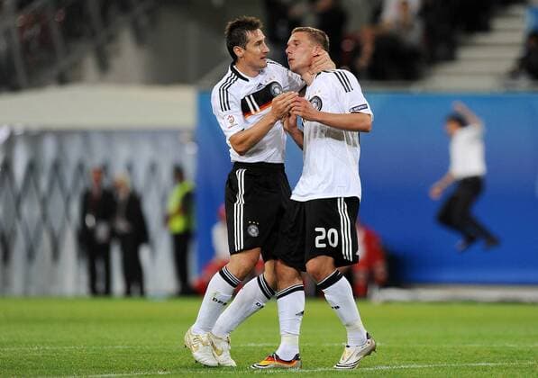 Miroslav Klose (li.) und Lukas Podolski (beide Deutschland) - Torjubel - Fußball EM Herren Euro 2008, Länderspiel, Nationalmannschaft, Nationaltrikot Gruppe Klagenfurt Freude, Fußball EM Herren Euro 2008, Länderspiel, Nationalmannschaft, Nationaltrikot Gruppe Klagenfurt Freude,