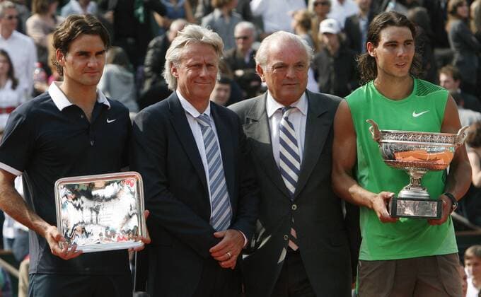 Siegerehrung French Open 2008, v.re.: Sieger Rafael Nadal (Spanien), FFT Präsident Christian Bimes (Frankreich), Björn Borg (Schweden) und Zweiter Roger Federer (Schweiz) -  (PAR20080608707) Tennis Herren French Open 2008, Grand Slam, ATP Tour, Finale Gruppe Roland Garros Paris Tennis Herren French Open 2008, Grand Slam, ATP Tour, Finale Gruppe Roland Garros Paris