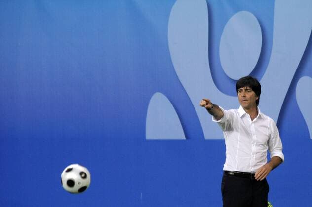 Bundestrainer Joachim Löw (Deutschland) gibt Anweisungen Fußball Länderspiel Herren EURO 2008, EM, Nationalmannschaft, Einzelbild Klagenfurt Fußball Länderspiel Herren EURO 2008, EM, Nationalmannschaft, Einzelbild Klagenfurt