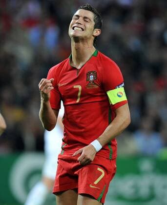 Cristiano Ronaldo (Portugal) enttäuscht - Fußball EM Herren Euro 2008, Länderspiel, Nationalmannschaft, Nationaltrikot Einzelbild Genf Enttäuschung, Fußball EM Herren Euro 2008, Länderspiel, Nationalmannschaft, Nationaltrikot Einzelbild Genf Enttäuschung,