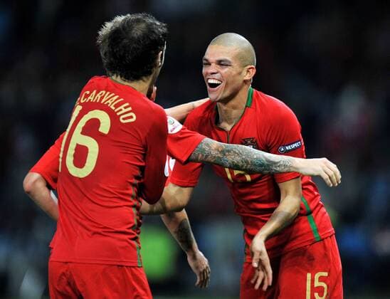 Pepe (re.) und Ricardo Carvalho (beide Portugal) - Torjubel - Fußball EM Herren Euro 2008, Länderspiel, Nationalmannschaft, Nationaltrikot Gruppe Genf Freude, Fußball EM Herren Euro 2008, Länderspiel, Nationalmannschaft, Nationaltrikot Gruppe Genf Freude,