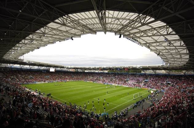 Innenansicht des Stade de Geneve - Austragungsort der EM 2008 Fußball Länderspiel Herren EURO 2008, EM, Totale Stade de Geneve Genf Fußball Länderspiel Herren EURO 2008, EM, Totale Stade de Geneve Genf