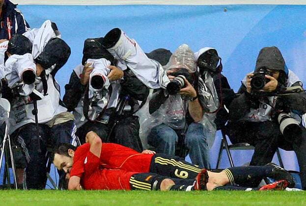David Villa (unten) und Andres Iniesta (beide Spanien) - Torjubel -  (080610SEB001) Fußball EM Herren EURO 2008, Länderspiel, Nationalmannschaft, Nationaltrikot Gruppe Innsbruck Freude, Fußball EM Herren EURO 2008, Länderspiel, Nationalmannschaft, Nationaltrikot Gruppe Innsbruck Freude,