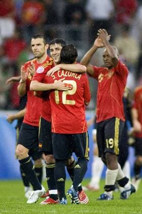 David Villa (li.) und Santi Cazorla (beide Spanien) - Schlussjubel Fußball EM Herren Euro 2008, Länderspiel, Nationalteam, Nationaltrikot Gruppe Innsbruck Freude, Fußball EM Herren Euro 2008, Länderspiel, Nationalteam, Nationaltrikot Gruppe Innsbruck Freude,