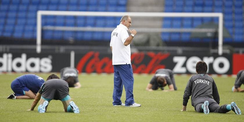 Nationaltrainer Fatih Terim (Türkei, Mitte) -  Fußball EM Herren Euro 2008, Nationalteam, Training Gruppe Basel Fußball EM Herren Euro 2008, Nationalteam, Training Gruppe Basel