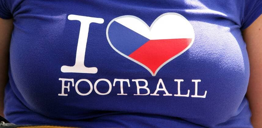 I love football - Weiblicher tschechischer Fan bezieht Stellung -  Fußball EM Herren EURO 2008, Länderspiel, Nationalmannschaft, Tschechien Einzelbild Genf Sinnlichkeit, Fußball EM Herren EURO 2008, Länderspiel, Nationalmannschaft, Tschechien Einzelbild Genf Sinnlichkeit,