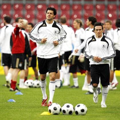 Michael Ballack (li.) und Piotr Trochowski (beide Deutschland) -  Fußball EM Herren EURO 2008, Nationalmannschaft, Training Gruppe Klagenfurt Fußball EM Herren EURO 2008, Nationalmannschaft, Training Gruppe Klagenfurt