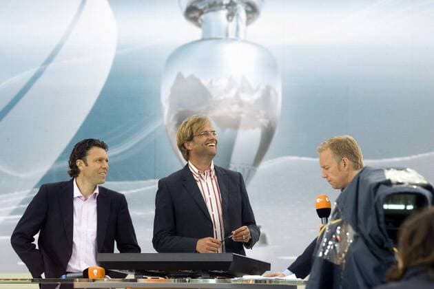 ZDF Moderator Johannes B. Kerner (re.) mit den Experten Jürgen Klopp (Deutschland, Mitte) und Urs Meier (Schweiz) Fußball EM Herren Euro 2008, Länderspiel, Nationalteam, EM Studio Seebühne Bregenz, TV Gruppe Bregenz
