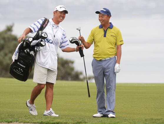 Toru Taniguchi (Japan, re.) und sein Caddie Nori Shimizu -  (SAN20080613305) Golf Herren US Open 2008, PGA Tour Gruppe Torrey Pines San Diego