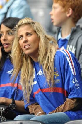 Wahiba, die Ehefrau von Franck Ribery (beide Frankreich) auf der Tribüne -  Fußball EM Herren Euro 2008, Länderspiel, Nationalteam, Frankreich Einzelbild Bern