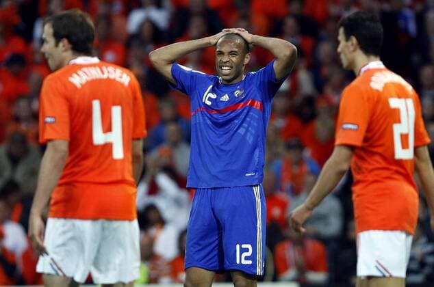 Thierry Henry (Frankreich) enttäuscht -  - NOxONLINExUSE Fußball Länderspiel Herren EURO 2008, EM, Nationalteam, Nationaltrikot, Frankreich - Niederlande 1:4 Gruppe Bern