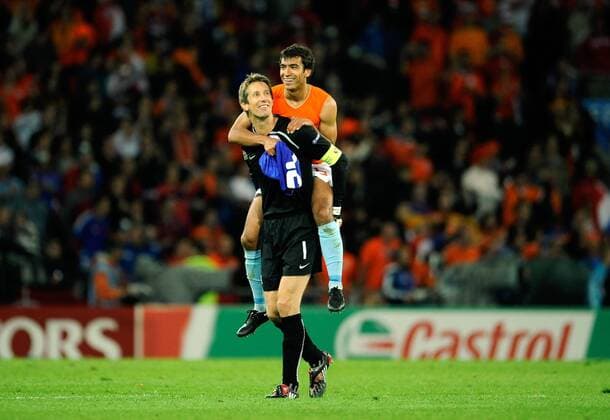 Torwart Edwin van der Sar und Giovanni van Bronckhorst (beide Niederlande) - Schlussjubel - Fußball EM Herren EURO 2008, Länderspiel, Nationalmannschaft, Nationaltrikot Gruppe Bern Freude,