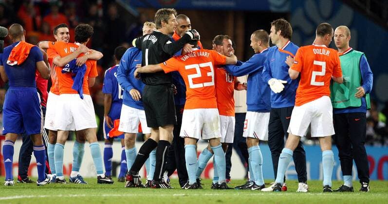 Schlussjubel Niederlande -  Fußball Länderspiel Herren EURO 2008, EM, Nationaltrikot, Nationalteam Totale Bern Freude,