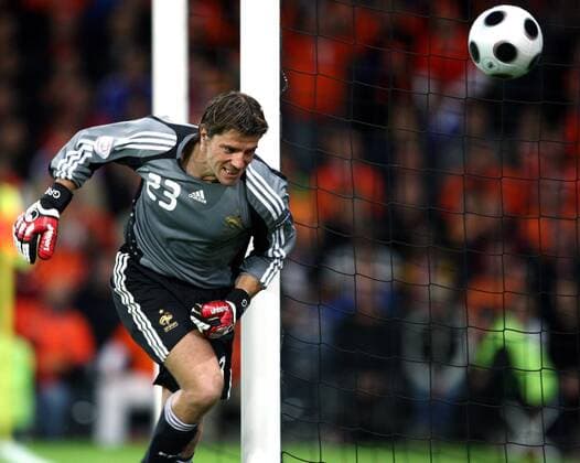 Torwart Gregory Coupet (Frankreich) -  Fußball Länderspiel Herren EURO 2008, EM, Nationalteam, Nationaltrikot Einzelbild Bern