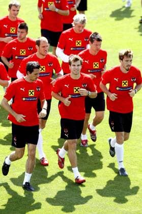 Lauftraining Österreich, v.re.: Christian Fuchs, Markus Katzer, Andreas Ivanschitz, Jürgen Patocka und Martin Stranzl -  Fußball EM Herren Euro 2008, Nationalteam, Training Gruppe Stegersbach