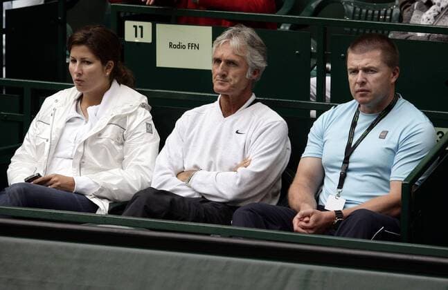 Freundin Mirka Vavrinec (li.), Trainer Jose Higueras (Spanien, Mitte) und Physiotherapeut Gary Hamilton von Roger Federer (Schweiz) Tennis Herren Gerry Weber Open 2008, ATP Tour Gruppe Halle Westfalen