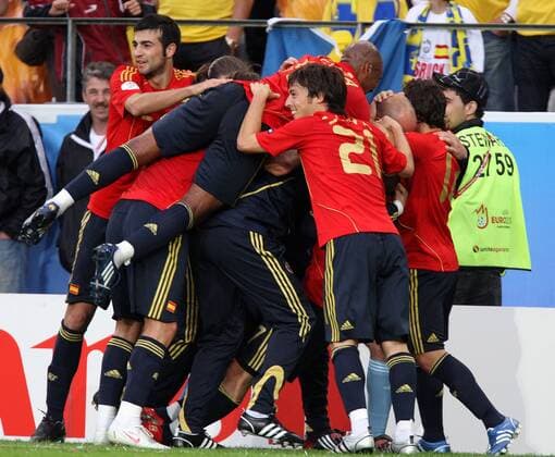 Torjubel Spanien mit David Silva (vorn) Fußball EM Herren Euro 2008, Länderspiel, Nationalteam, Nationaltrikot Gruppe Innsbruck Freude,