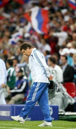 Nationaltrainer Otto Rehhagel (Griechenland) enttäuscht - Fußball EM Herren Euro 2008, Länderspiel, Nationalteam Einzelbild Salzburg Enttäuschung, Nachdenklichkeit, Skepsis,