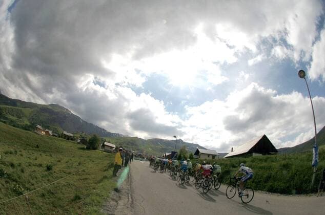 Teilnehmerfeld während der Dauphine Libere 2008 -  Radsport Herren Criterium du Dauphine Libere 2008, ProTour, Straßenradsport, Straße, Rad Totale 6. Etappe: Morzine - La Toussuire