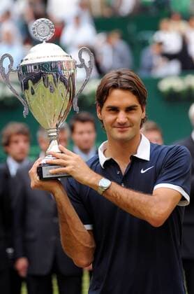 Roger Federer (Schweiz) gewinnt die Gerry Weber Open 2008 und stemmt die Trophäe Tennis Herren Gerry Weber Open 2008, ATP Tour, Finale Einzelbild Halle Westfalen Freude, Tennis Herren Gerry Weber Open 2008, ATP Tour, Finale Einzelbild Halle Westfalen Freude,
