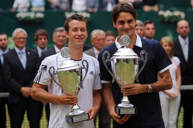 Sieger Roger Federer (Schweiz, re.) und Philipp Kohlschreiber (Deutschland) mit den Pokalen bei der Siegerehrung der Gerry Weber Open 2008 Tennis Herren Gerry Weber Open 2008, ATP Tour, Finale Gruppe Halle Westfalen Tennis Herren Gerry Weber Open 2008, ATP Tour, Finale Gruppe Halle Westfalen