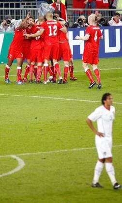 Torjubel Schweiz -  Fußball EM Herren EURO 2008, Länderspiel, Nationalmannschaft, Nationaltrikot, Schweiz - Portugal 2:0 Totale Basel Freude, Fußball EM Herren EURO 2008, Länderspiel, Nationalmannschaft, Nationaltrikot, Schweiz - Portugal 2:0 Totale Basel Freude,
