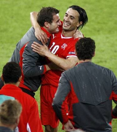 Hakan Yakin (Schweiz, Mitte) - Torjubel -  Fußball EM Herren EURO 2008, Länderspiel, Nationalmannschaft, Nationaltrikot, Gruppe Basel Freude, Fußball EM Herren EURO 2008, Länderspiel, Nationalmannschaft, Nationaltrikot, Gruppe Basel Freude,