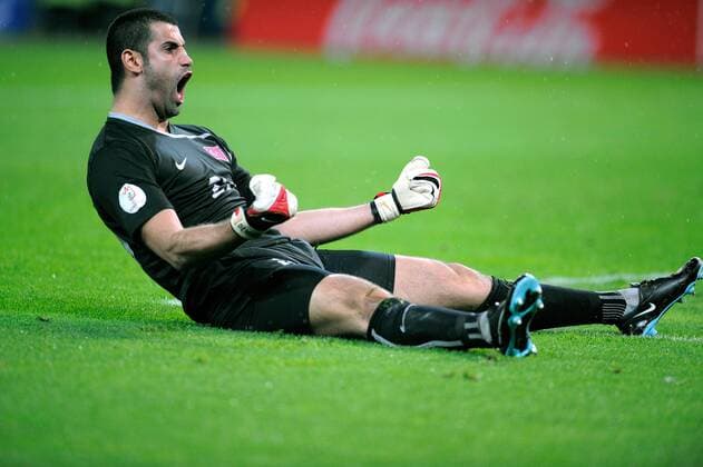 Torwart Volkan Demirel (Türkei) - Torjubel - Fußball Länderspiel Herren EURO 2008, EM, Nationalteam, Nationaltrikot, Einzelbild Genf Freude, Begeisterung, Fußball Länderspiel Herren EURO 2008, EM, Nationalteam, Nationaltrikot, Einzelbild Genf Freude, Begeisterung,