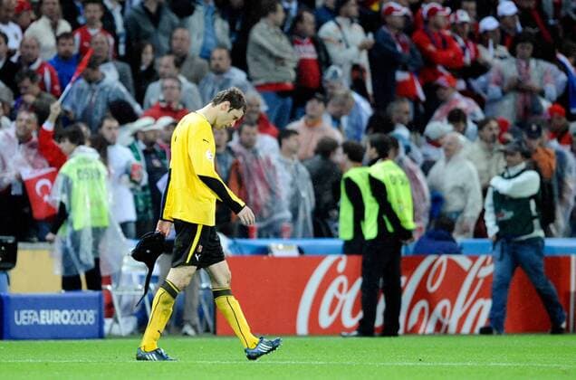 Torwart Petr Cech (Tschechien) enttäuscht nach dem Ausscheiden bei der Euro 2008 - Fußball EM Herren EURO 2008, Länderspiel, Nationalteam, Nationaltrikot, Vdig Einzelbild Genf Enttäuschung,