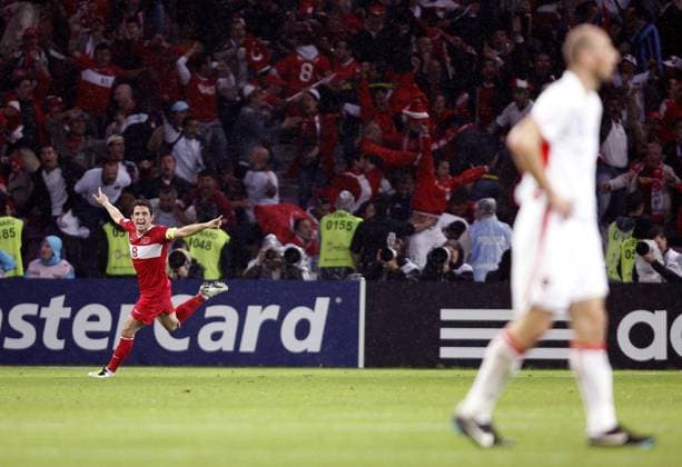Nihat Kahveci (Türkei, li.) - Torjubel - Fußball EM Herren EURO 2008, Länderspiel, Nationalteam, Nationaltrikot, Türkei - Tschechien 3:2, Vdig Totale Genf Freude, Fußball EM Herren EURO 2008, Länderspiel, Nationalteam, Nationaltrikot, Türkei - Tschechien 3:2, Vdig Totale Genf Freude,