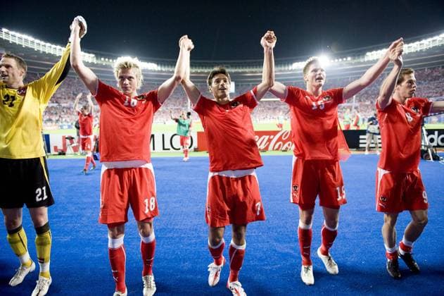 Schlussjubel Österreich, v. li.: Torwart Jürgen Macho, Roman Kienast, Ivica Vastic, Sebastian Prödl und Roland Linz Fußball EM Herren Euro 2008, Länderspiel, Nationalmannschaft, Nationaltrikot Gruppe Wien Freude,