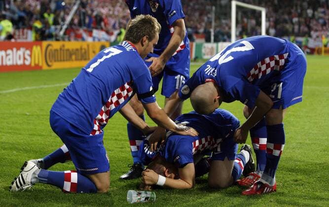 Torjubel Kroatien mit Ivan Klasnic (Mitte), Mladen Petric (re.) und Ivan Rakitic (li.) Fußball EM Herren Euro 2008, Länderspiel, Nationalmannschaft, Gruppe Klagenfurt Freude, Fußball EM Herren Euro 2008, Länderspiel, Nationalmannschaft, Gruppe Klagenfurt Freude,