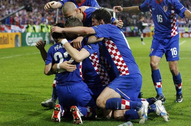 Torjubel Kroatien um Ivan Klasnic (in der Mitte der Traube) herum Fußball EM Herren Euro 2008, Länderspiel, Nationalmannschaft, Gruppe Klagenfurt Freude, Fußball EM Herren Euro 2008, Länderspiel, Nationalmannschaft, Gruppe Klagenfurt Freude,