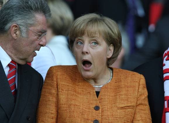 Bundeskanzlerin Angela Merkel (Deutschland) erstaunt Fußball EM Herren Euro 2008, Länderspiel, Nationalmannschaft, Gruppe Wien