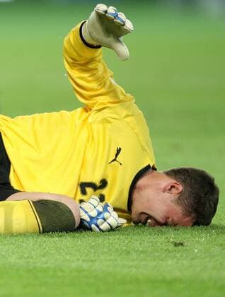 Torwart Jürgen Macho (Österreich) verletzt am Boden - Fußball EM Herren EURO 2008, Länderspiel, Nationalmannschaft, Nationaltrikot Einzelbild Wien Fußball EM Herren EURO 2008, Länderspiel, Nationalmannschaft, Nationaltrikot Einzelbild Wien