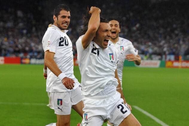 Andrea Pirlo (re.) und Simone Perrotta (beide Italien) - Torjubel -  Fußball EM Herren Euro 2008, Länderspiel, Nationalmannschaft, Nationaltrikot, Gruppe Zürich Freude, Begeisterung,