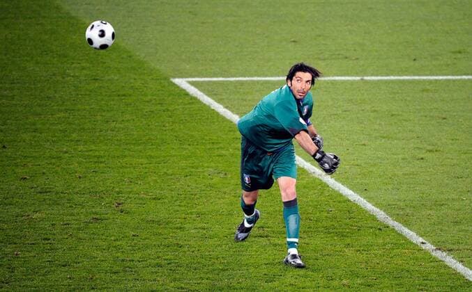 Torwart Gianluigi Buffon (Italien) - Fußball EM Herren Euro 2008, Länderspiel, Nationalteam, Nationaltrikot Einzelbild Zürich Dynamik, Fußball EM Herren Euro 2008, Länderspiel, Nationalteam, Nationaltrikot Einzelbild Zürich Dynamik,