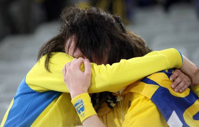 Fußballfans aus Schweden enttäuscht nach dem Vorrundenaus bei der Euro 2008 Fußball EM Herren Euro 2008, Länderspiel, Nationalteam Gruppe Innsbruck Enttäuschung, Verzweiflung, Fußball EM Herren Euro 2008, Länderspiel, Nationalteam Gruppe Innsbruck Enttäuschung, Verzweiflung,